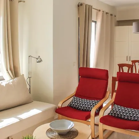 Awesome In With 1 Bedrooms Apartment *